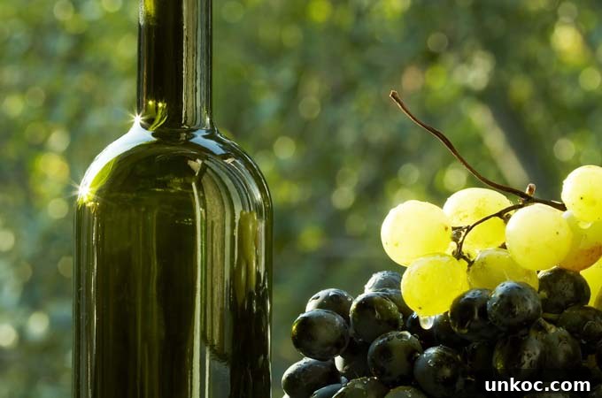 How to Make Wine at Home for Beginners 6 Homemade wine in a green bottle with grapes